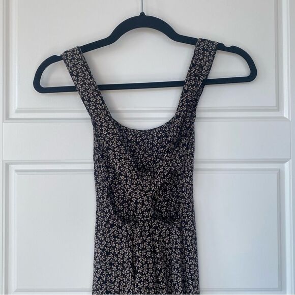 BRANDY MELVILLE | cut out detail tank top - Picture 3 of 6